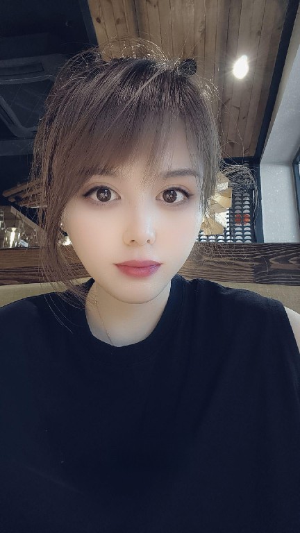 少女胸小姐姐
