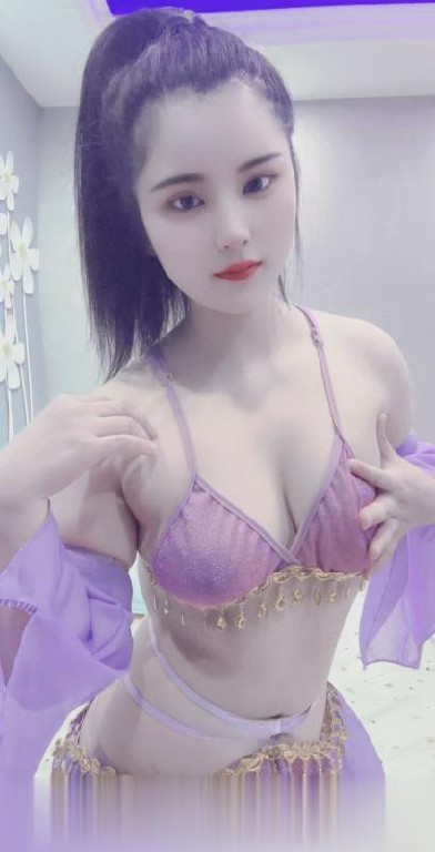 蜜桃臀御姐前凸后翘