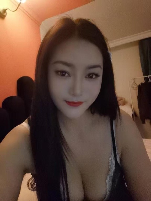 爆乳肥臀小骚货口爆超爽