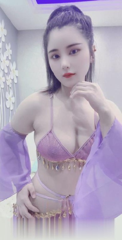 蜜桃臀御姐前凸后翘