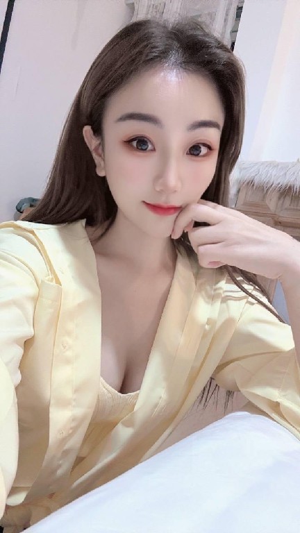 水润苗条嫩妹