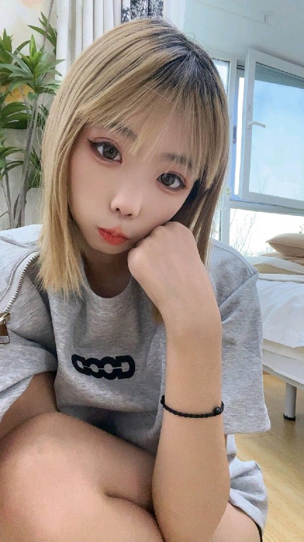 高颜值反差萌小姐姐