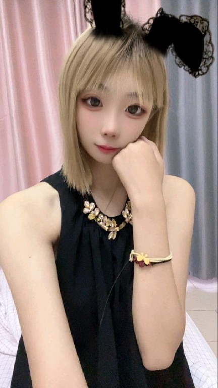 高颜值反差萌小姐姐