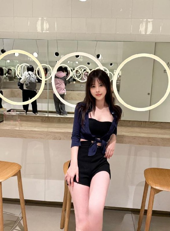 纤细腰身坚挺大胸茶茶