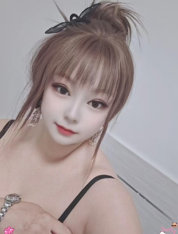 丰满圆润大胸少妇