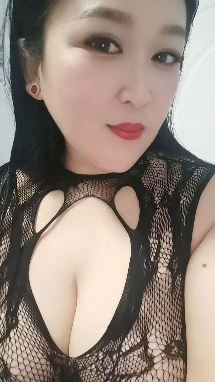 萧山巨乳人妻放的开