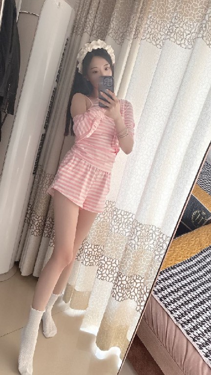 性感小骚妹姿势多叫声淫荡