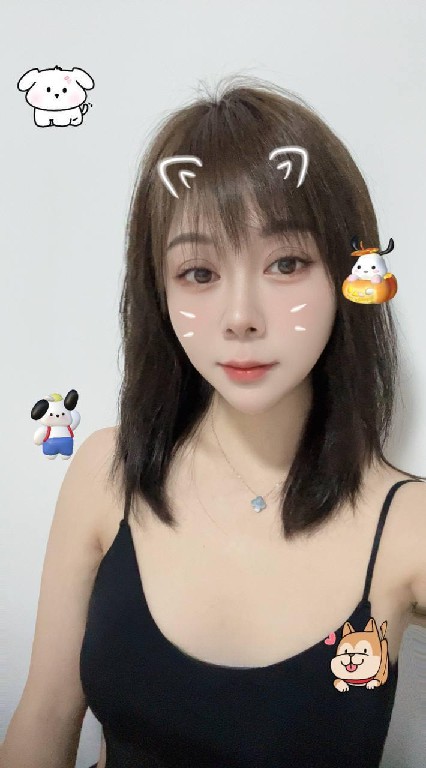 身材白净小美女