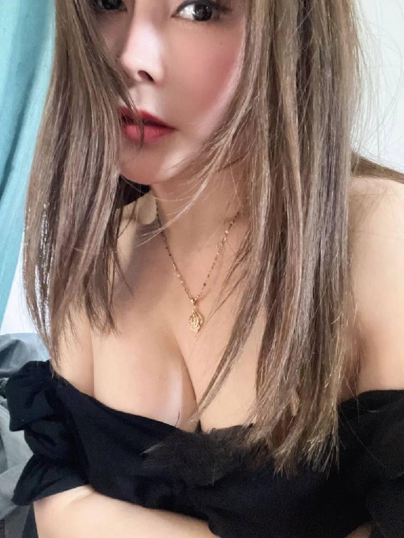 大胸粉鲍嫩妹妹