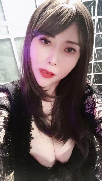 包臀黑丝的长腿大胸御姐