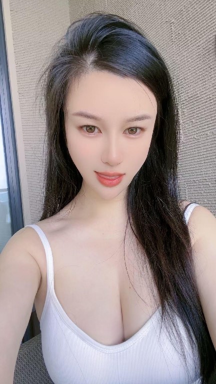 魔鬼身材小可欣