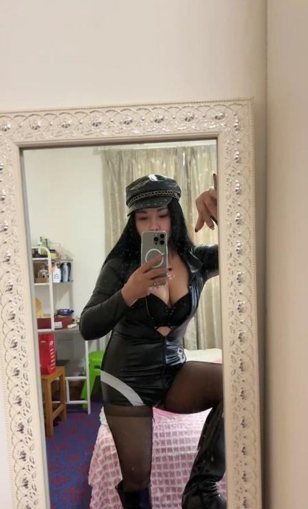 服务系大奶骚货会喷水