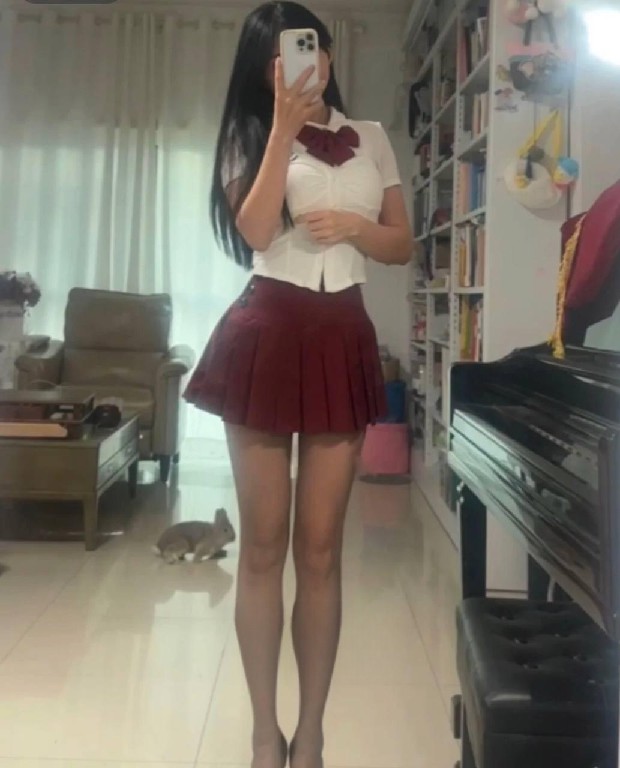 苏州老师S蜜桃臀可颜射