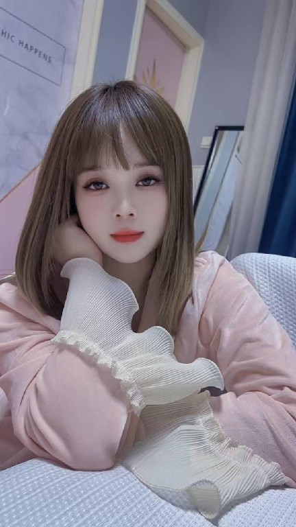 年轻水嫩大胸妹