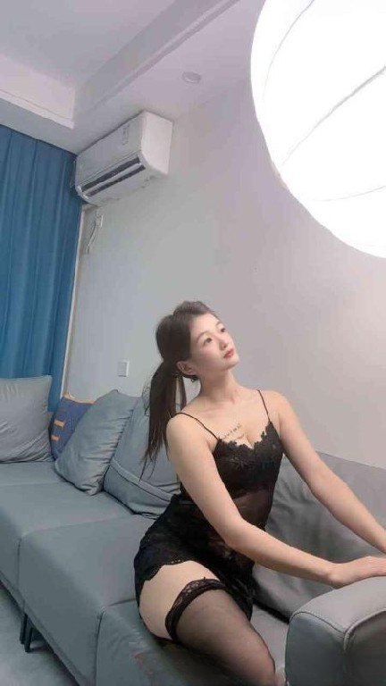 萧山妩媚动人妃妃