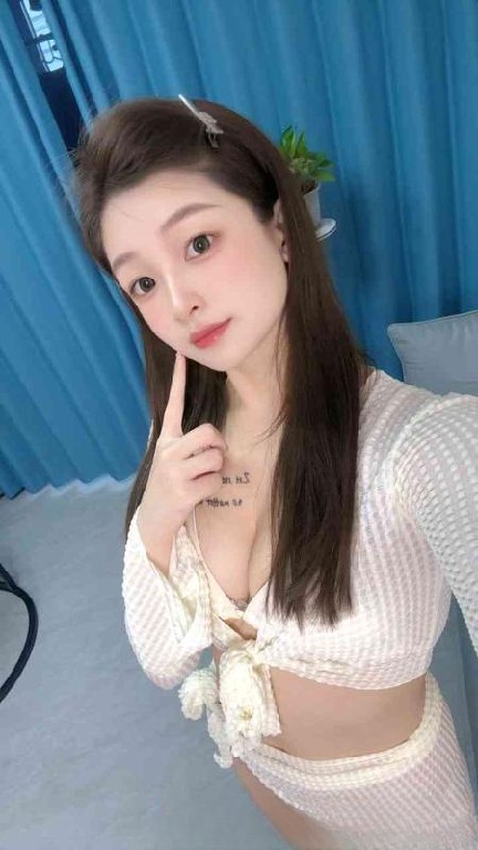 萧山妩媚动人妃妃