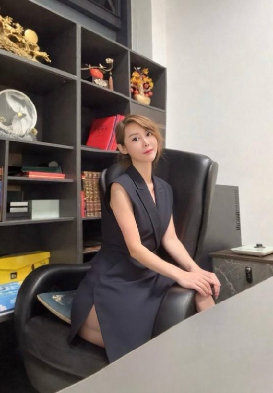 服务到位颜值妹子
