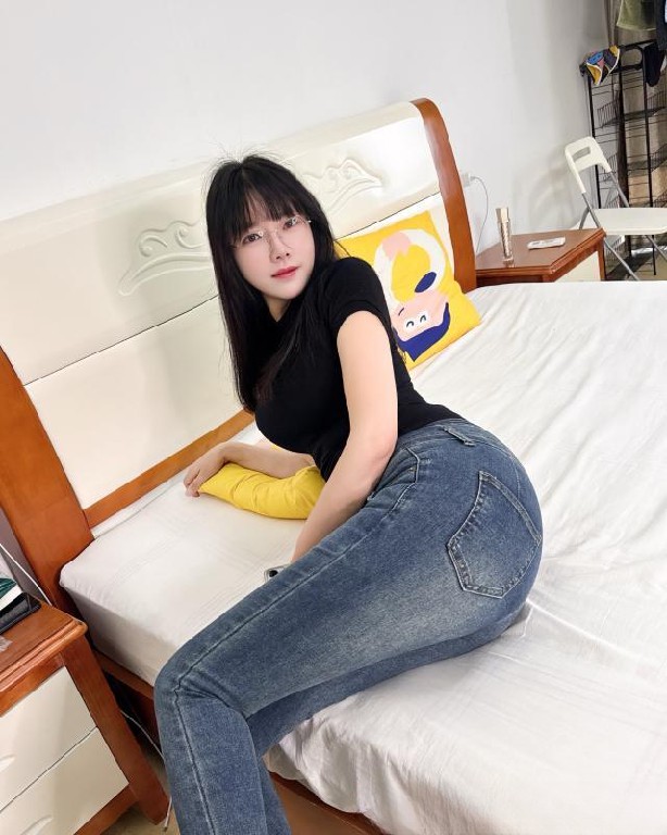 虎丘卖力眼镜妹芳芳