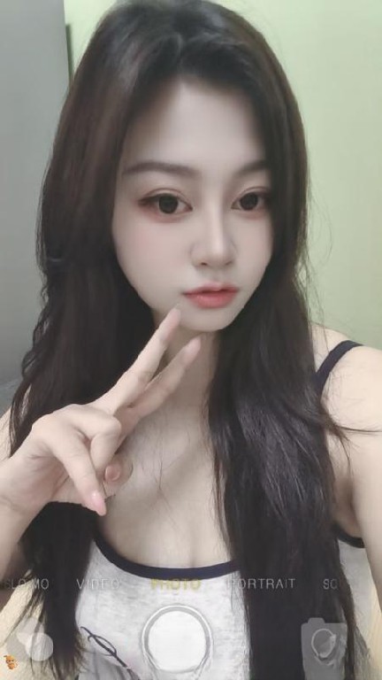 奶大屁股大小姐姐