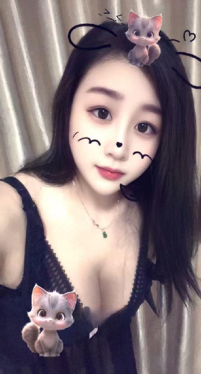 丰满翘臀小姐姐