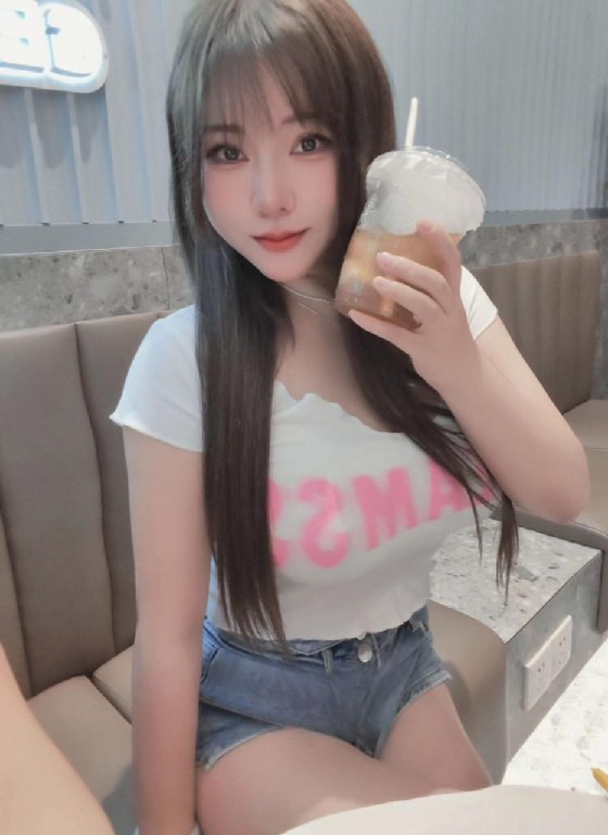大胸 翹臀 活好 骚女