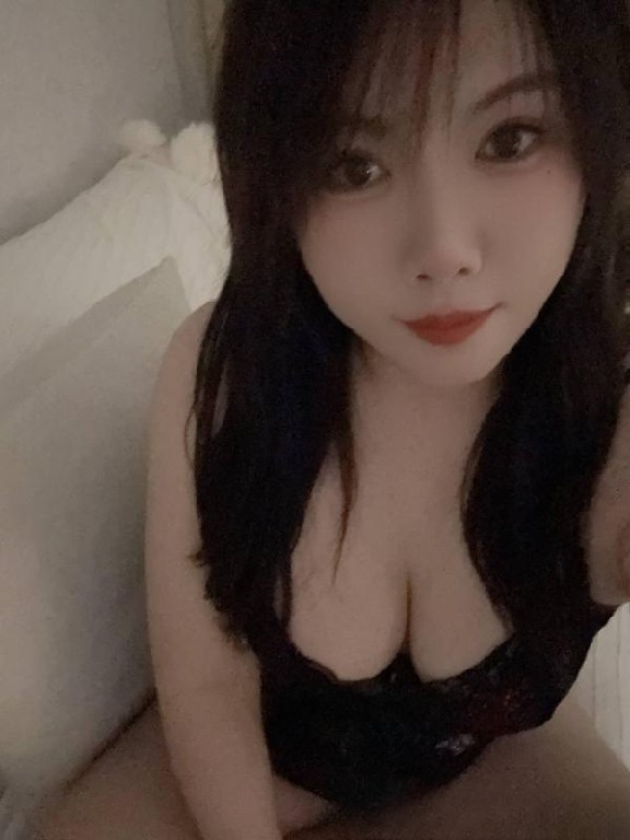 丰满大胸服务好彤彤