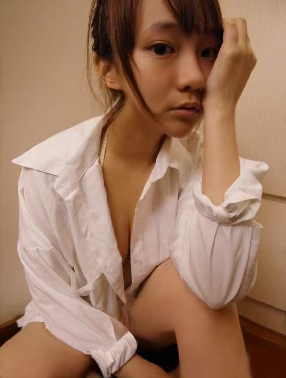 原相机直出大胸嫩妹