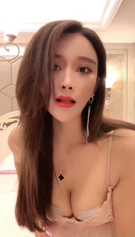 巨乳反差骚浪御姐