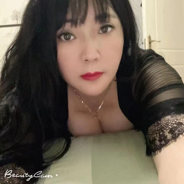 翘臀大波人妻少妇