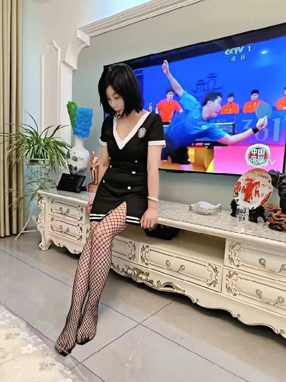 瑶海细长黑丝美腿
