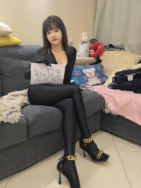 紧身衣大屁股御姐女王