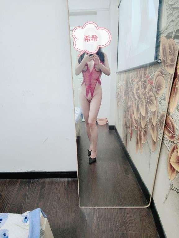 包子哔哔骚希希