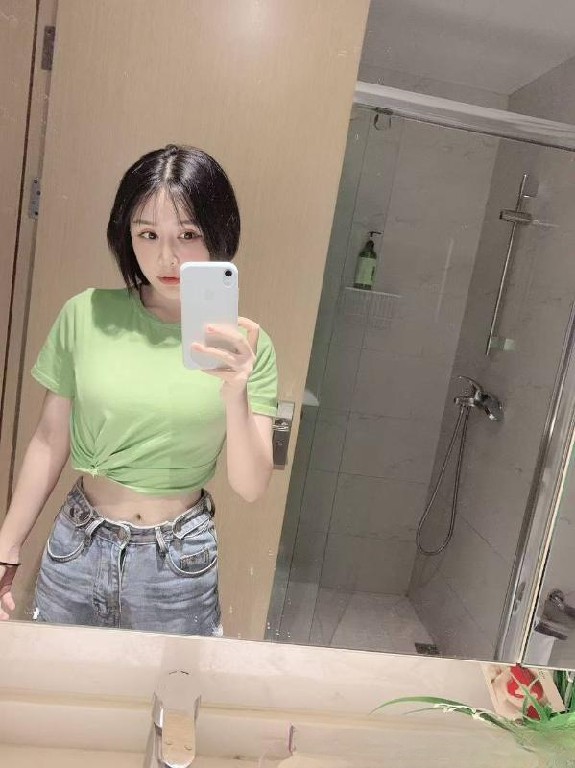 粉嫩身材好颜值老师