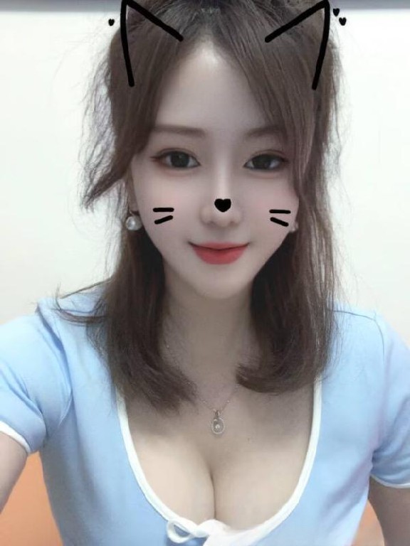 穿着风骚大胸御姐