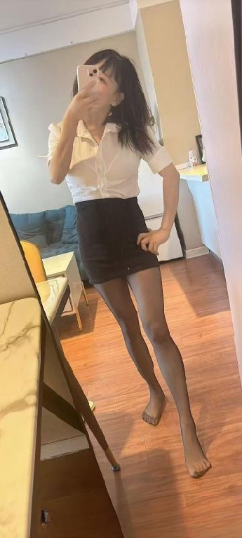 大乃白皙小姐姐