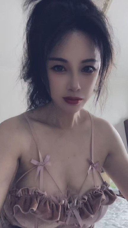 服务到位大奶风骚姐姐