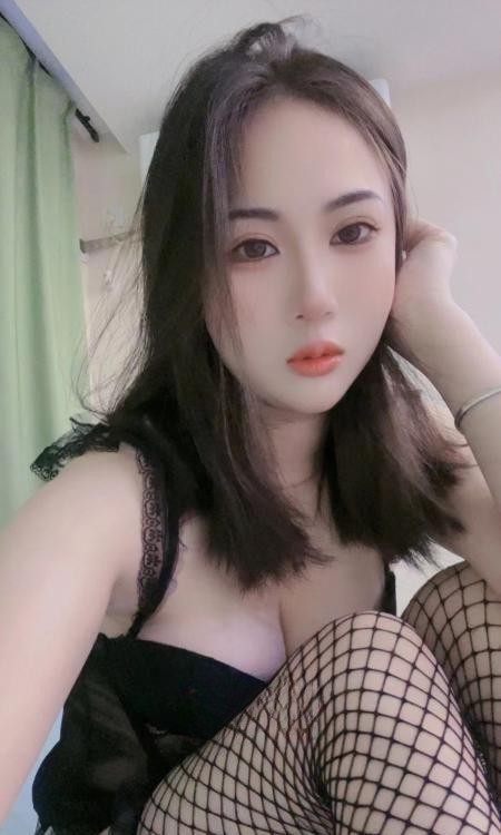 身材苗条气质姐姐