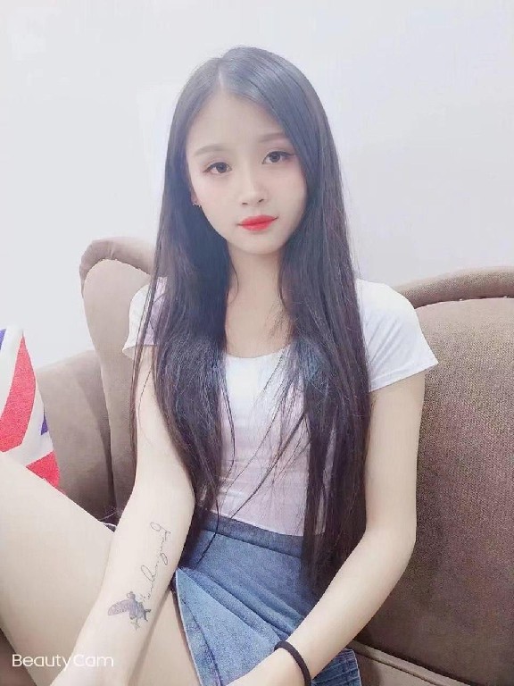 妹子扭着翘臀快把我榨干是真的骚