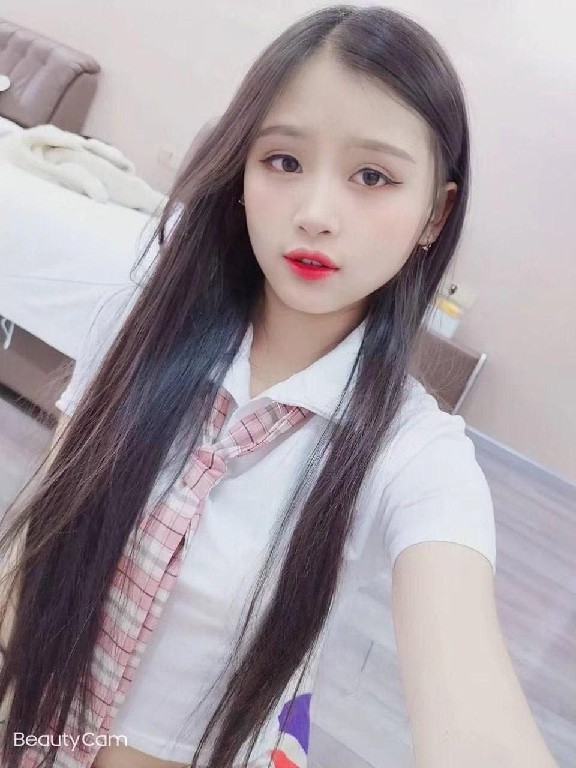妹子扭着翘臀快把我榨干是真的骚