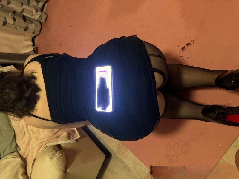 肥臀黑丝少妇