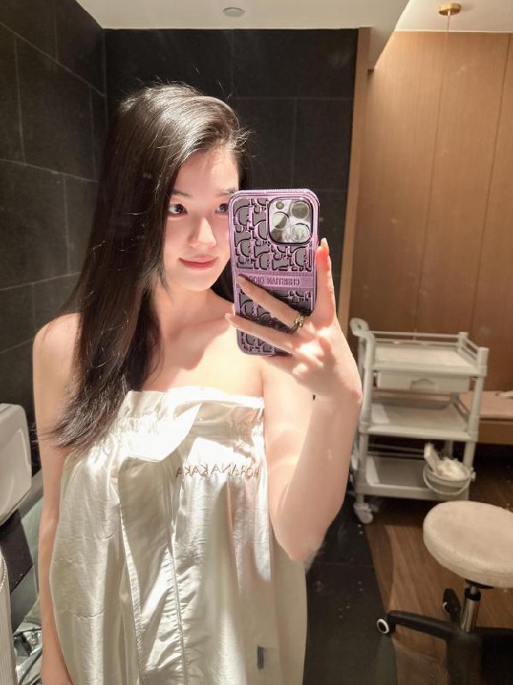 甜美可爱大胸妹子