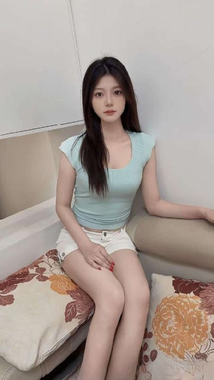 圆润饱满大胸嫩妹