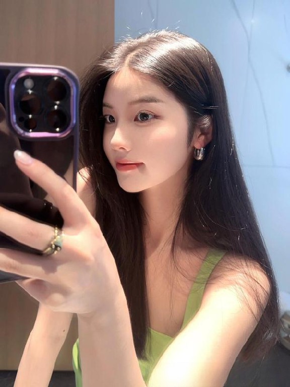 甜美可爱大胸妹子
