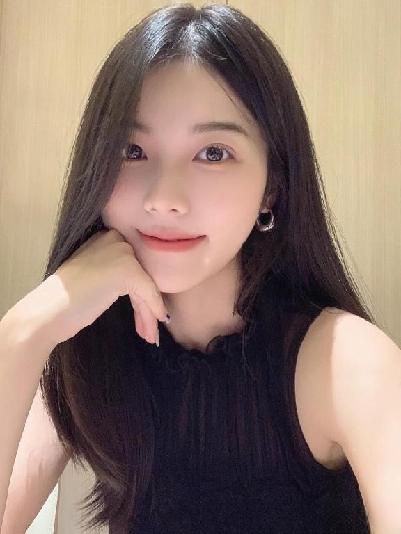 甜美可爱大胸妹子