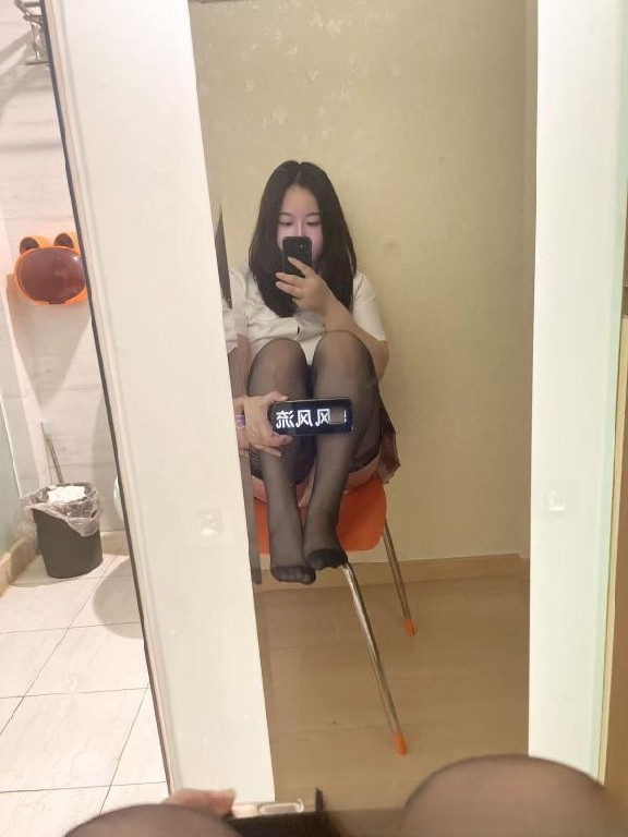 兼职嫩妹