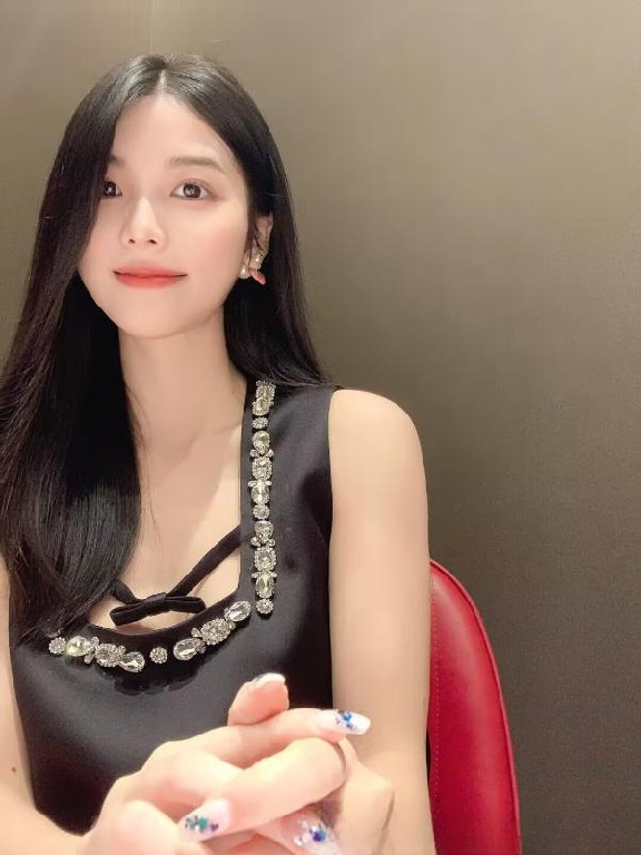 甜美可爱大胸妹子
