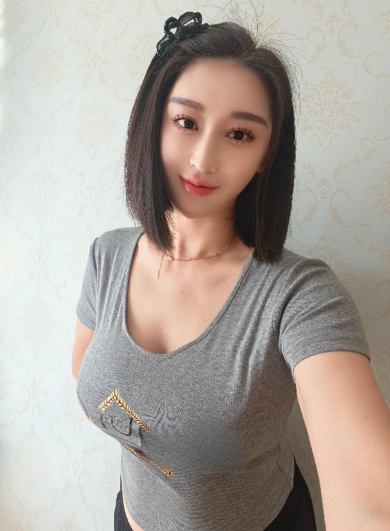 滨湖丰满美少女