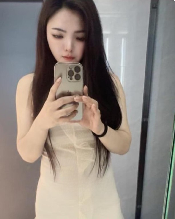 闷骚兼职小妹听话