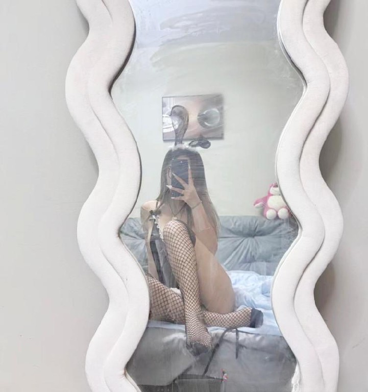 朝阳镜前小妖精彤彤