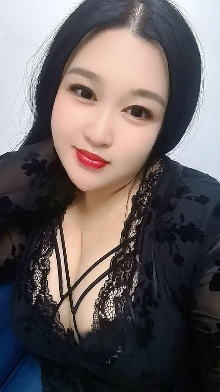 大胸肥臀骚女